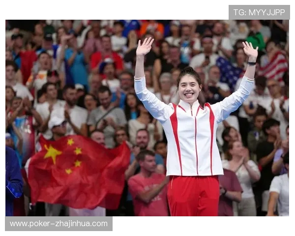 女子100米蝶泳决赛精彩上演冠军之争 中国选手奋勇拼搏勇夺金牌